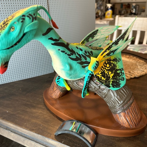 Pandora – The World of Avatar Interactive Banshee Toy green/yellow with perch. - Picture 6 of 6